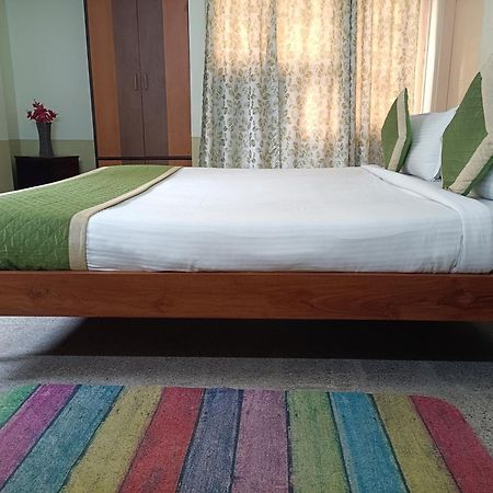 Riverview Guest House غاواهاتي المظهر الخارجي الصورة